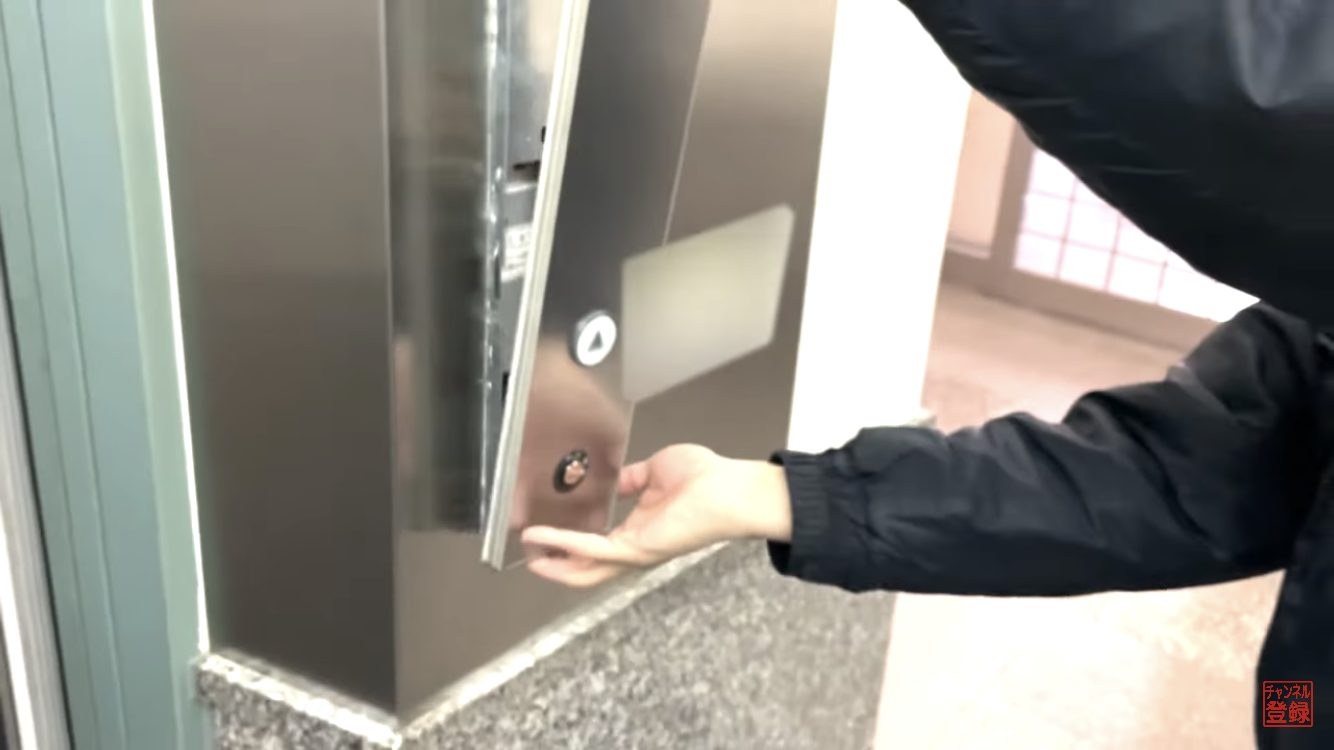 操作盤外す３