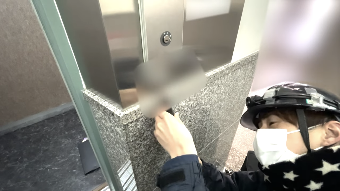 操作盤外す１